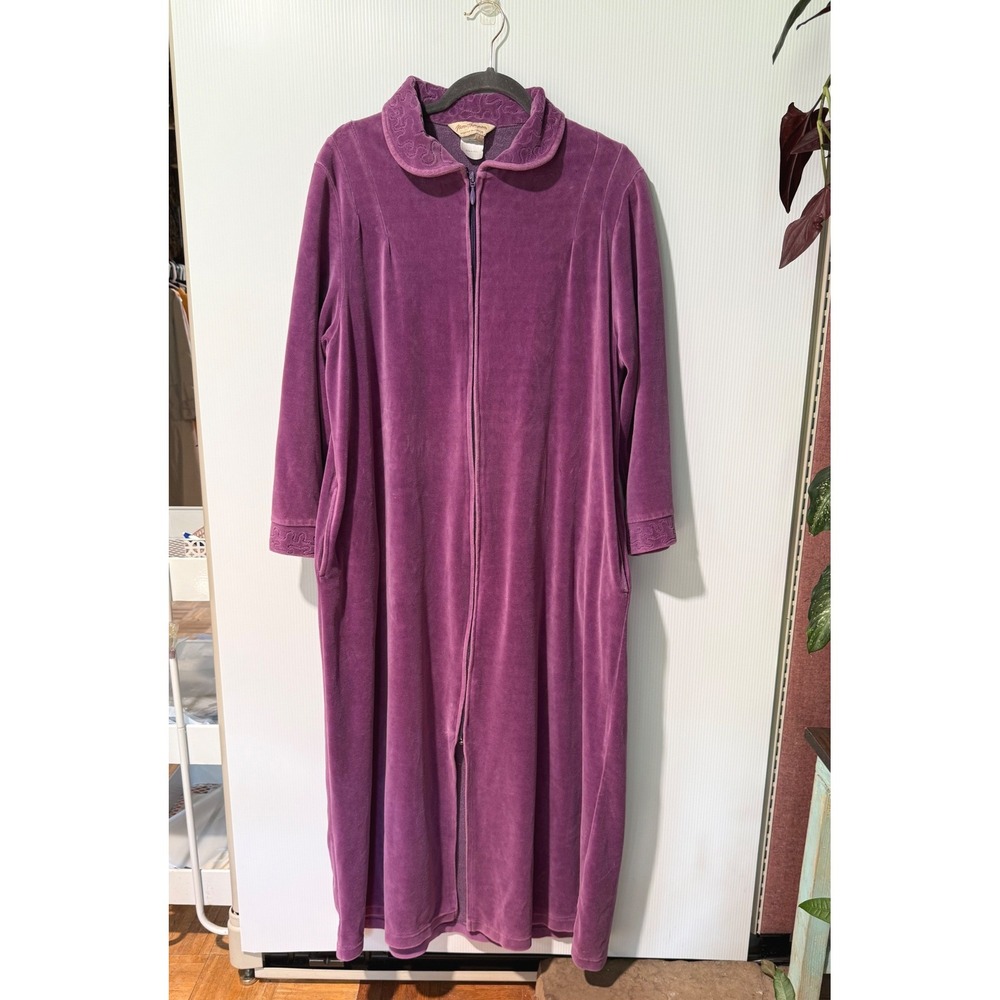 Vintage Norm Thompson Velour Housecoat Robe Purple L Embroidered Grandma‎ Chic